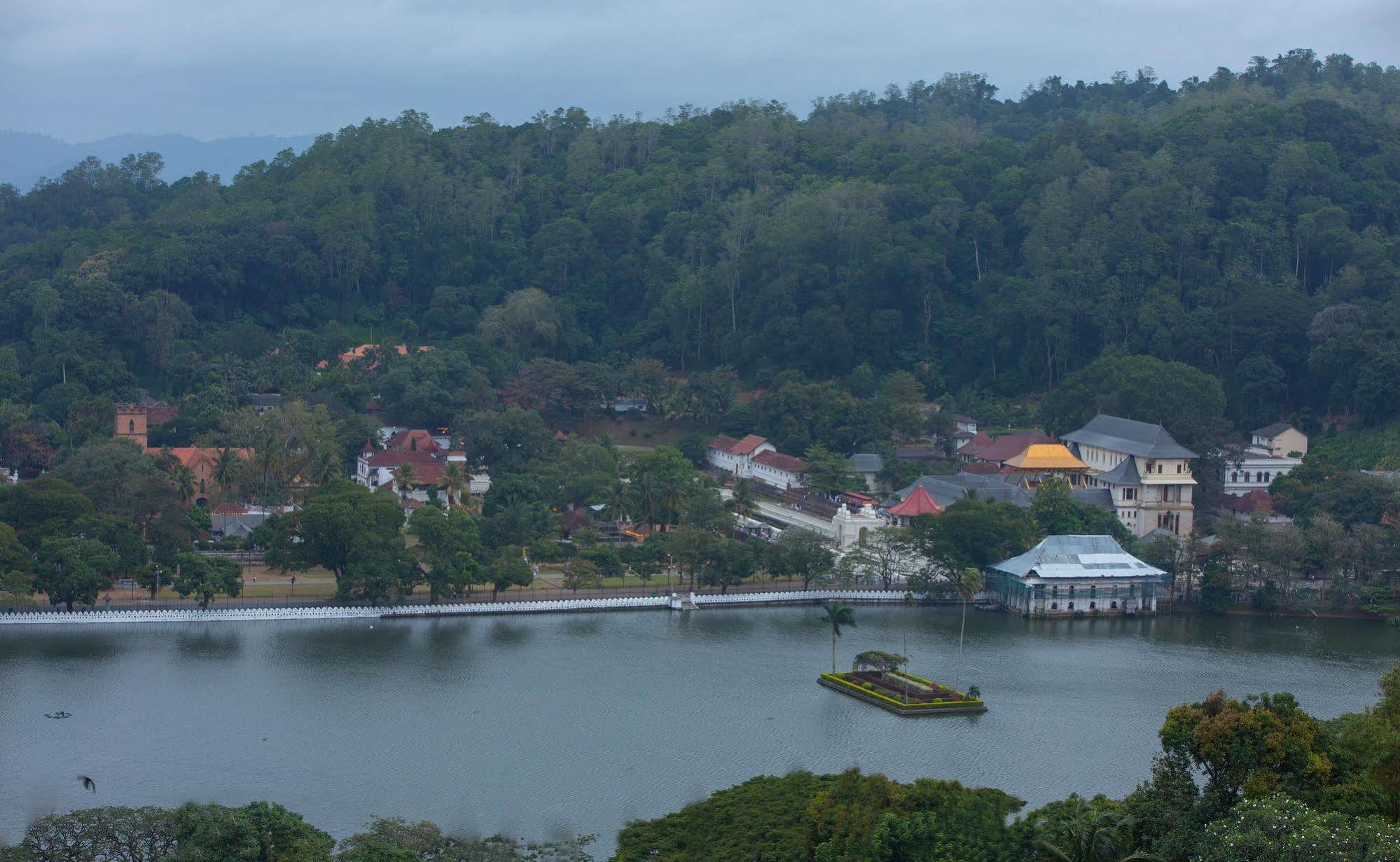Sandriana Lake View Hotel Kandy Exterior foto